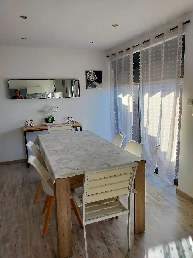 Logement Atypique Arles 0*,